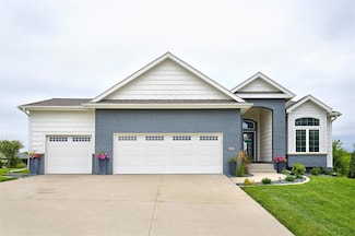 685 Indian Ridge Dr, Waukee, IA 50263