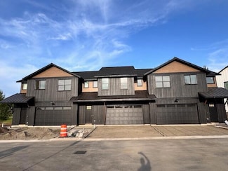 111 Golf View Dr, Eagle Point, OR 97524
