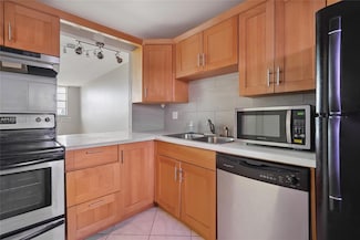 211 NE 8th Ave Unit 407, Hallandale Beach, FL 33009