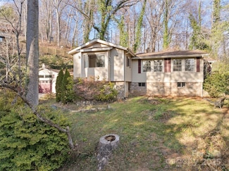 233 Rolling Dr, Waynesville, NC 28786