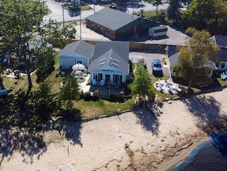 386 W Houghton Lake Dr, Prudenville, MI 48651