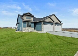 615 Hillside Dr, Tiffin, IA 52340