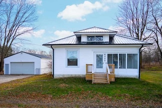6455 E Lynn St, Straughn, IN 47387