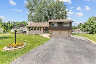 2022 Lakewood Place, Crown Point, IN 46307