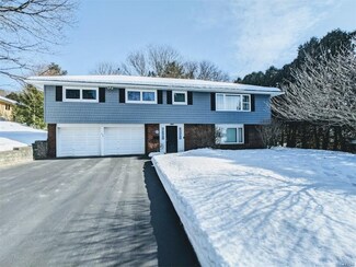 104 Copleigh Dr, Syracuse, NY 13209