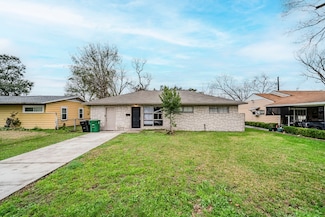 5743 Beldart St, Houston, TX 77033