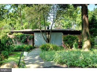 216 Locust Rd, Fort Washington, PA 19034