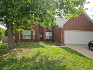 7023 Greenspoint Dr, Arlington, TX 76001