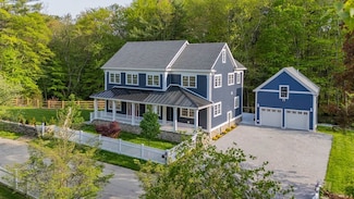 12 Stoddard St, Upton, MA 01568