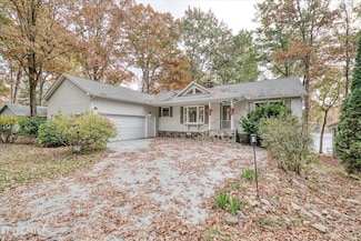 252 Lakewood Dr, Crossville, TN 38558
