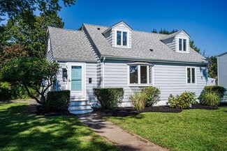 7 Lexington Ave, Peabody, MA 01960