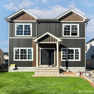 53 Spruce St, Port Reading, NJ 07064
