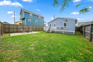 2008 71st St, Galveston, TX 77551
