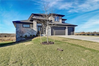 10038 Aurora St, Lenexa, KS 66220