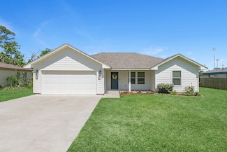 127 Lakewood Dr, Clute, TX 77531