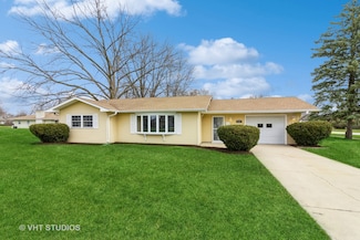 2151 Lilac Ln, Aurora, IL 60506