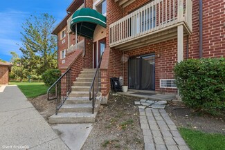 940 N Lakeside Dr Unit 1A, Vernon Hills, IL 60061