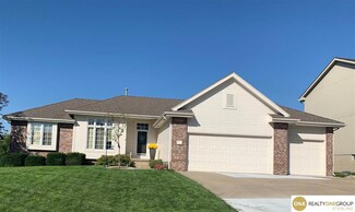 8726 S 98th St, La Vista, NE 68128