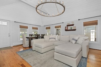 117 Hampton Cir, Hull, MA 02045