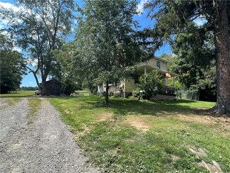 109 St Paul Ln, Ligonier, PA 15658