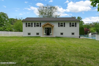 832 Nutswamp Rd, Red Bank, NJ 07701