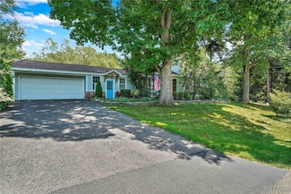 3714 Hampton Brook Dr, Hamburg, NY 14075