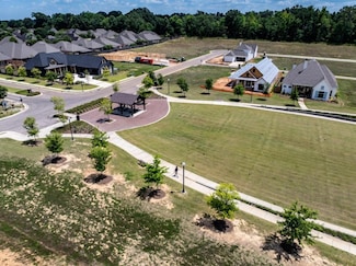 14 Talamore Ln, Starkville, MS 39759