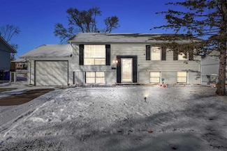 220 Hanover Rd SW, Cedar Rapids, IA 52404