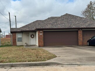 1977 S Hartford Ave, Bolivar, MO 65613