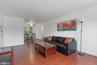 211 E Glebe Rd Unit C, Alexandria, VA 22305