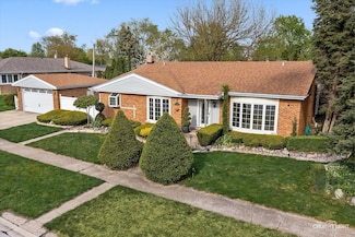 5548 Oak Center Dr, Oak Lawn, IL 60453