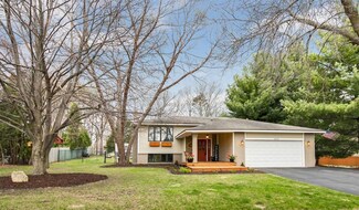 1013 Grandview Dr, Hudson, WI 54016