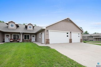 310 Emmett Trail, Harrisburg, SD 57032