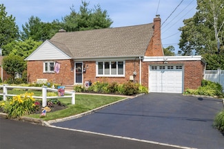 47 Monaton Dr, Huntington Station, NY 11746