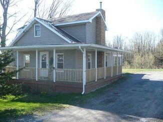 1044 W Buffalo St, Warsaw, NY 14569