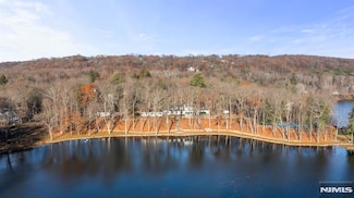 940 Loch Rd, Franklin Lakes, NJ 07417