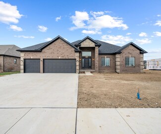 8465 Cobblestone Dr, Newport, MI 48166