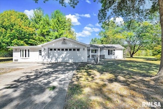 20 Villa Ct, Knoxville, IL 61448