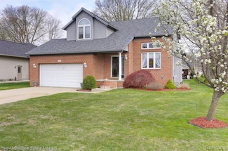 3802 Cedar Ridge Dr, Fort Gratiot, MI 48059