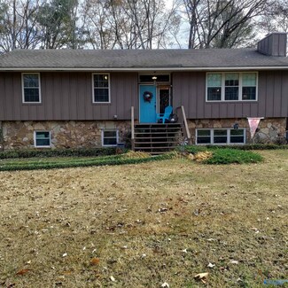 1752 Oakwood Cir SW, Hartselle, AL 35640