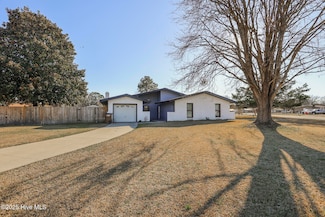 3001 Oakwood Dr, Jacksonville, NC 28546