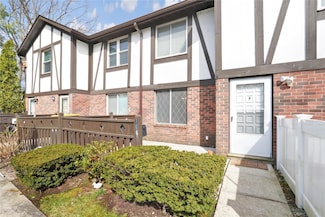 106 Birchwood Rd, Medford, NY 11763