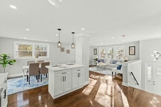 8 Sloan Cir, Randolph, MA 02368