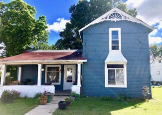 313 S Main St, Reading, MI 49274