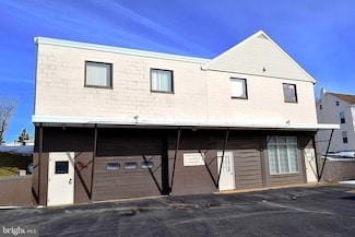 740 Edgegrove Rd, Hanover, PA 17331