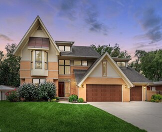 415 W Larkdale Ln, Mount Prospect, IL 60056