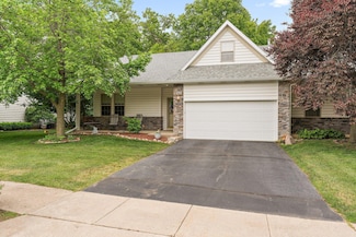 2605 White Pine Cir, Valparaiso, IN 46383