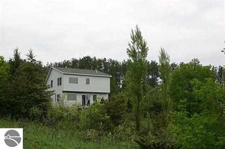 16725 Pettengill Rd, Empire, MI 49630