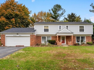 1912 Hunters Ridge Dr, Bloomfield Hills, MI 48304