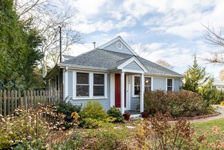 1206 County Rd, Cataumet, MA 02534